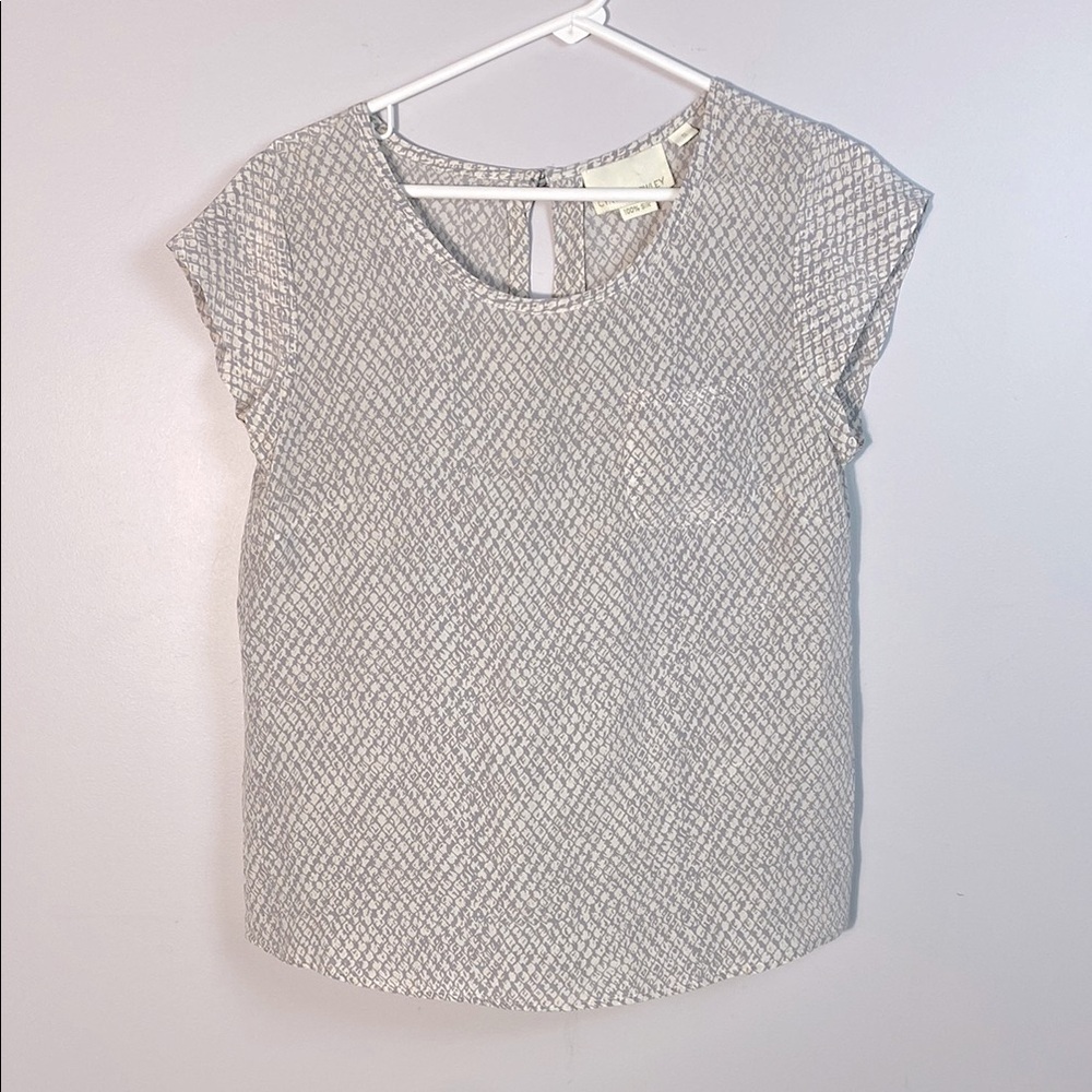Cynthia Rowley 100% silk Gray Patterned Women's Top size small